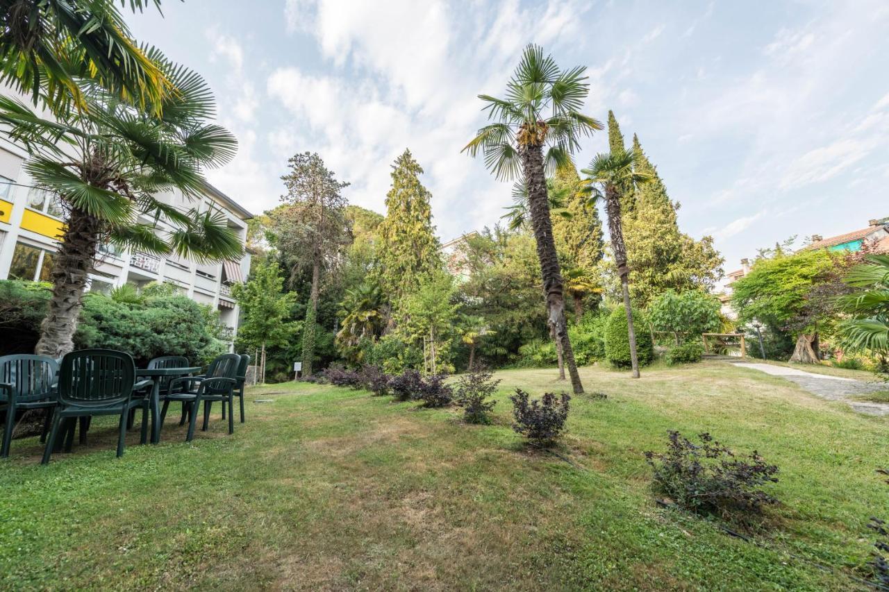 Garda Lake And Swimming Pool Apartamento *